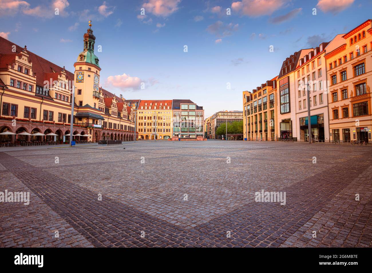 Lipsia, Germania. Immagine del paesaggio urbano di Lipsia, Germania con il vecchio Municipio e la piazza del mercato all'alba. Foto Stock