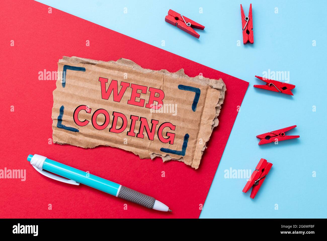 Didascalia di testo che presenta la codifica Web. Business Approach un sistema di simboli e regole utilizzati per rappresentare le istruzioni semplici fatte in casa idee e Foto Stock