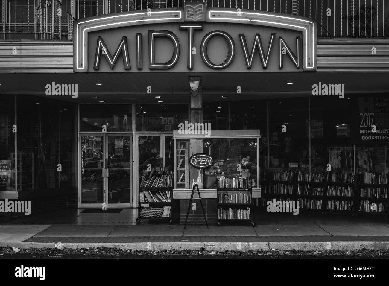 Il Midtown studioso Bookstore insegna al neon in Midtown Harrisburg, Pennsylvania Foto Stock