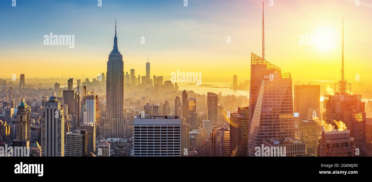 Vista aerea della città di New York Manhattan al tramonto Foto Stock