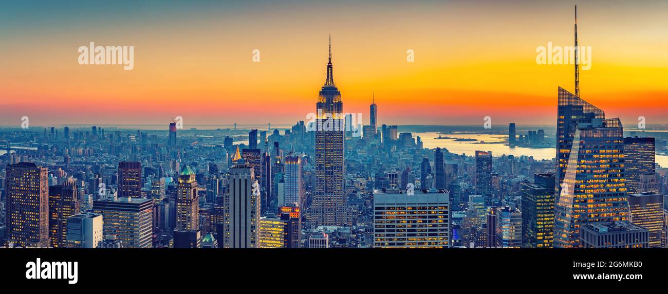 Vista aerea della città di New York Manhattan al tramonto Foto Stock