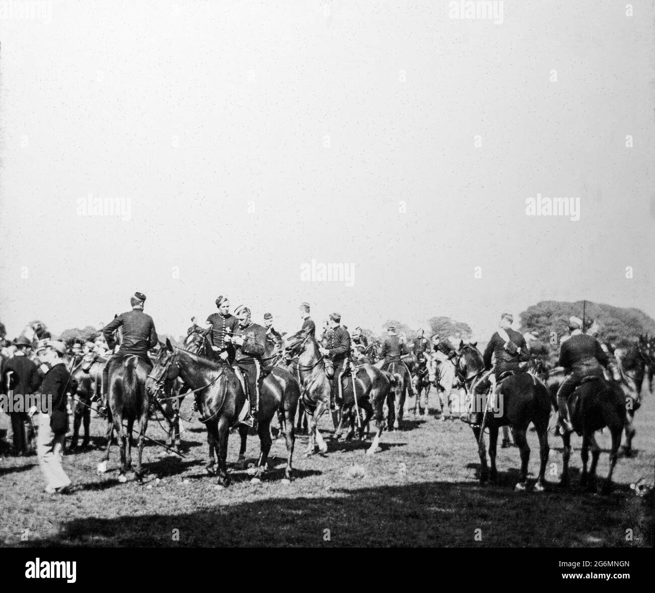 Fotografia in bianco e nero d'epoca scattata nel 1892 che mostra la British Yeomanry Cavalry, un componente montato del British Volontarier Corps. Foto Stock