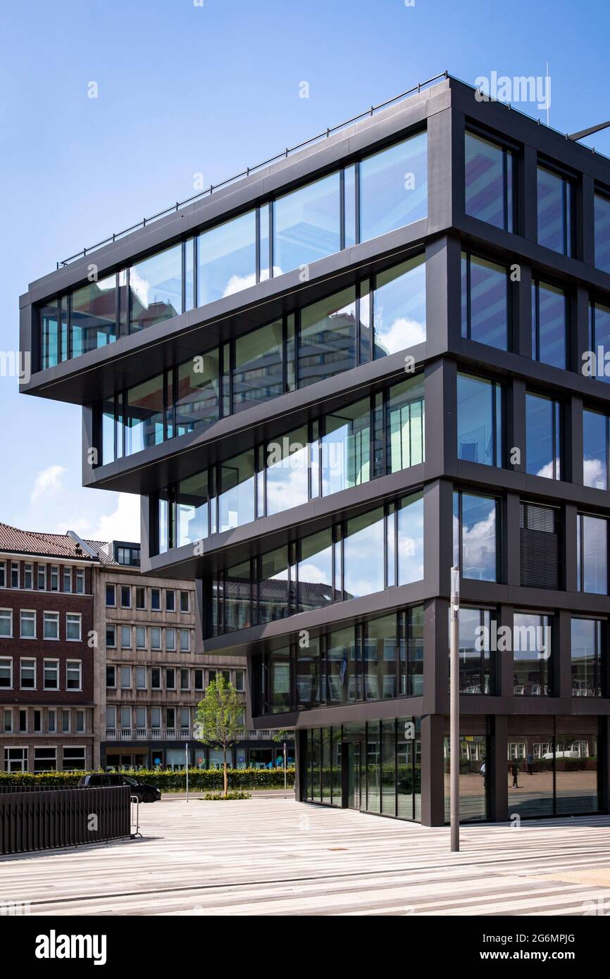 L'ufficio e l'edificio commerciale Mercator One a Portsmouthplatz vicino alla stazione centrale, Duisburg, Nord Reno-Westfalia, Germania. Architetto Hadi Tehera Foto Stock