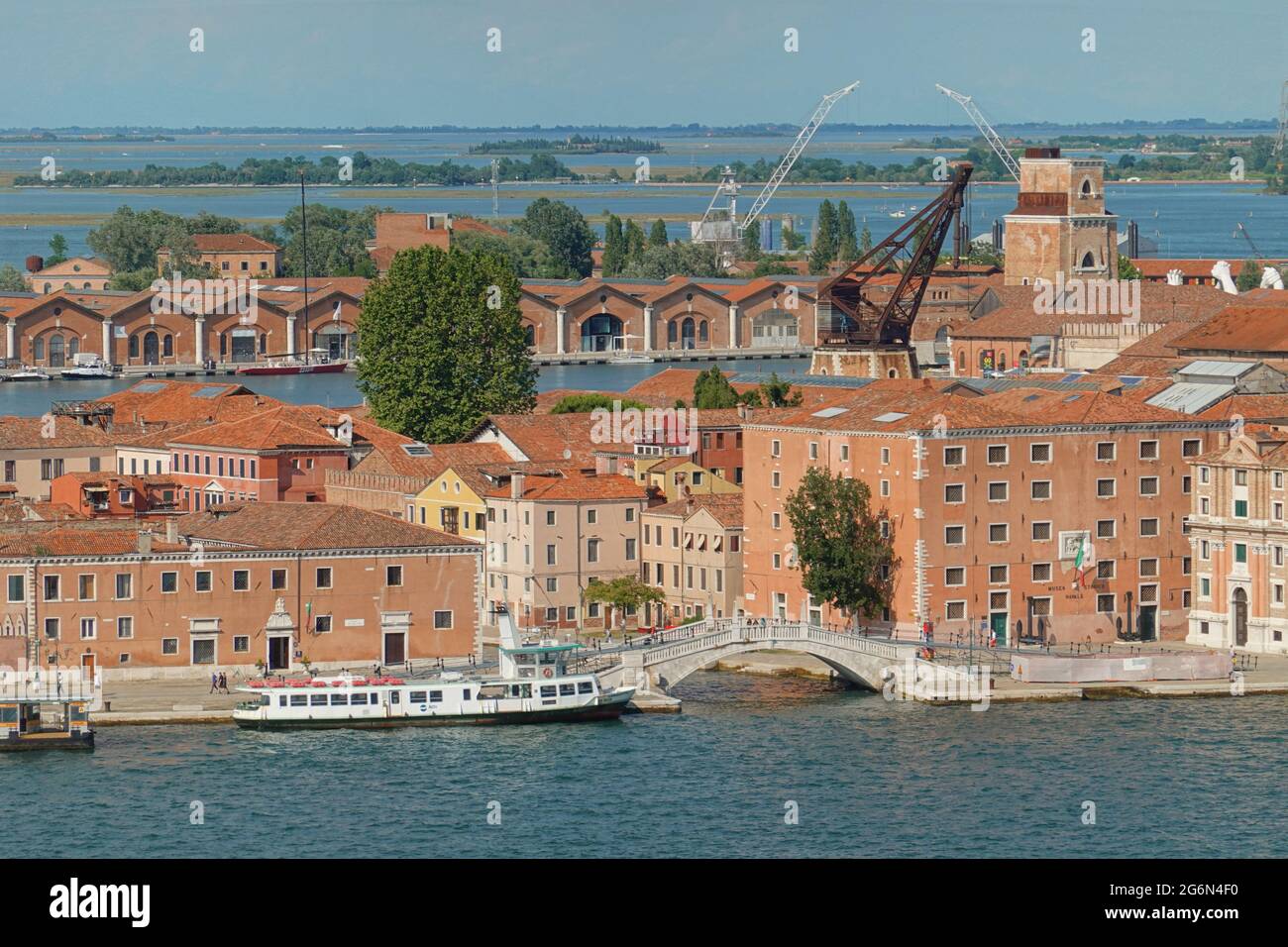 L'Arsenale Veneziano (Arsenale di Venezia) è un complesso di ex cantieri navali e armature raggruppate nella città di Venezia nel nord Foto Stock