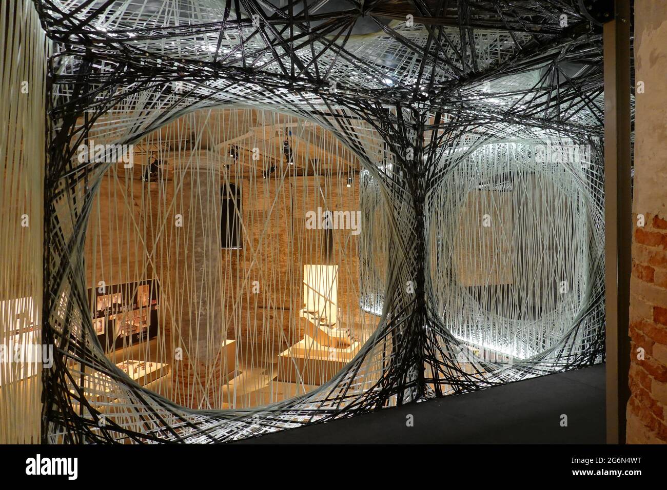 Achim Menges, Jan Knippers (ICD Università di Stoccarda e ITKE Università di Stoccarda, Germania) Cultura materiale: Ripensare il substrato fisico Foto Stock