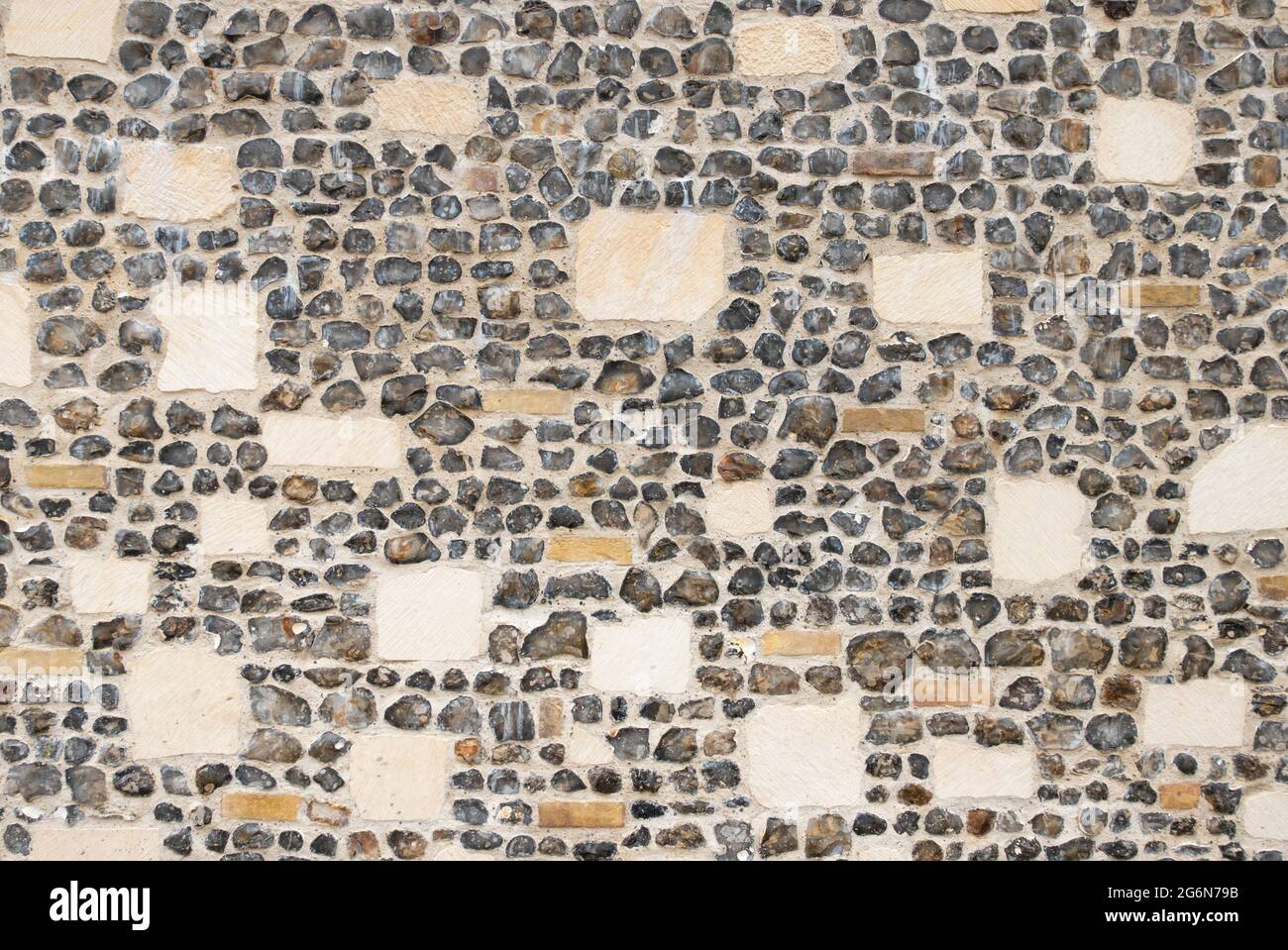 Knapped Flint wall Kent England UK GB Europe - Fancy stone and Flint wall pattern texture background Foto Stock