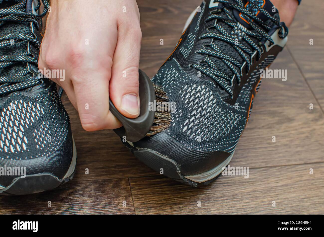 Lavaggio delle scarpe da ginnastica immagini e fotografie stock ad alta  risoluzione - Alamy