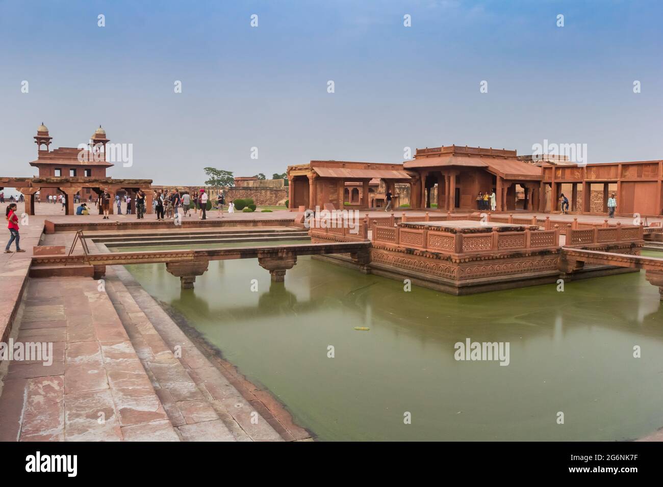 Piscina presso la città fantasma di Fatehpur Sikri ad Agra, India Foto Stock