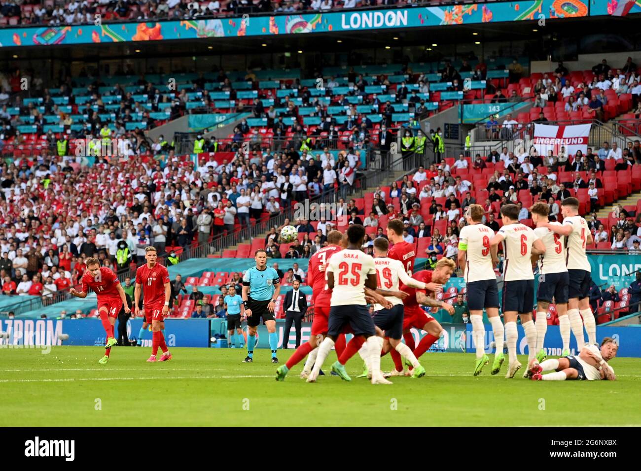 Mikkel DAMSGAARD (DEN) segna il gol a 0: 1 con un calcio di punizione, azione, semifinale, gioco M50, Inghilterra (ENG) - Danimarca (DEN) su 07.07.2021 a London/Wembley Stadium. Football EM 2020 dal 06/11/2021 al 07/11/2021. ÃÂ Foto Stock