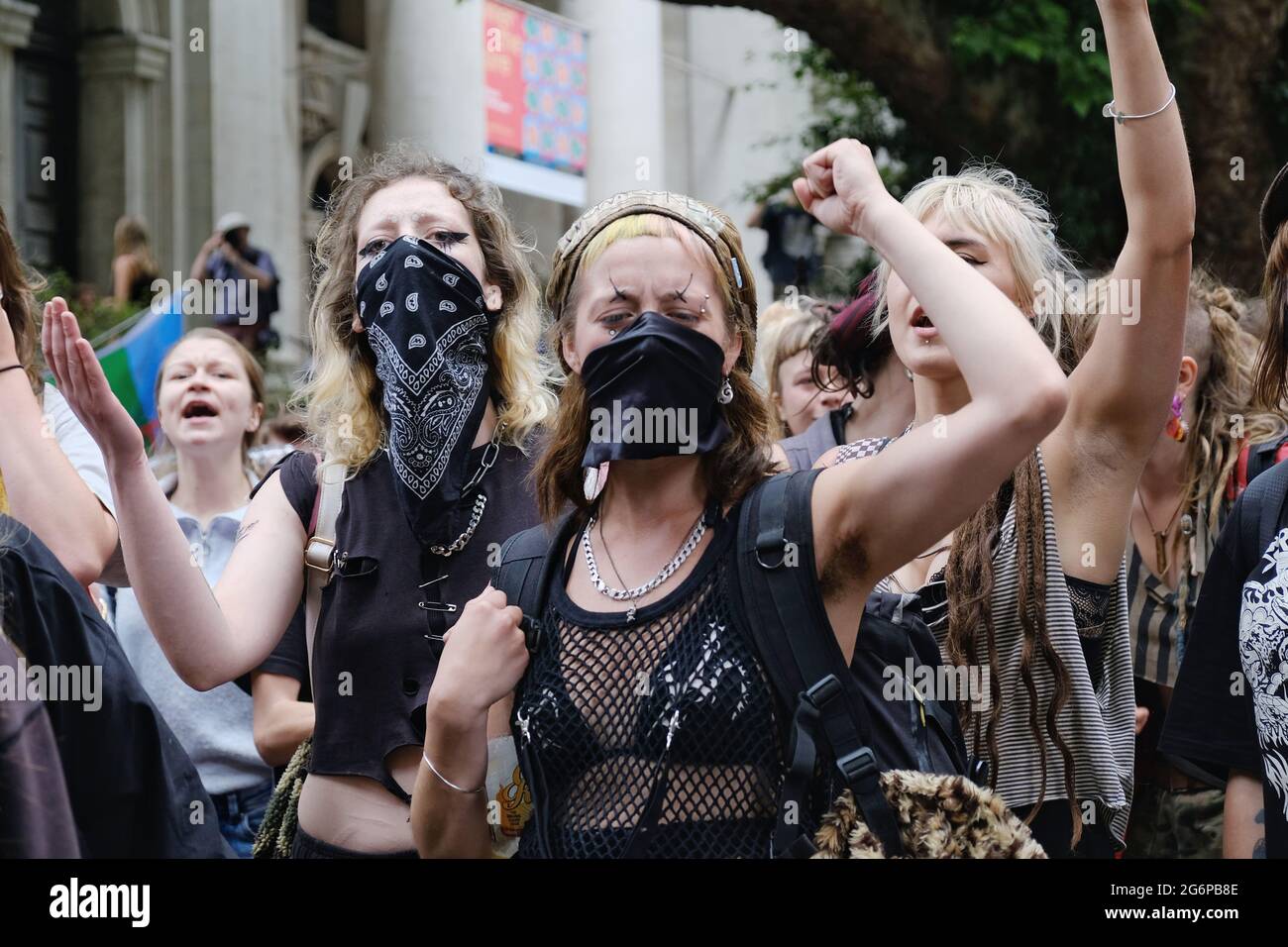 I manifestanti femminili "Kill the Bill" cantano slogan in una dimostrazione per evidenziare la criminalizzazione delle comunità di viaggiatori se il PCSC Bill passa Foto Stock