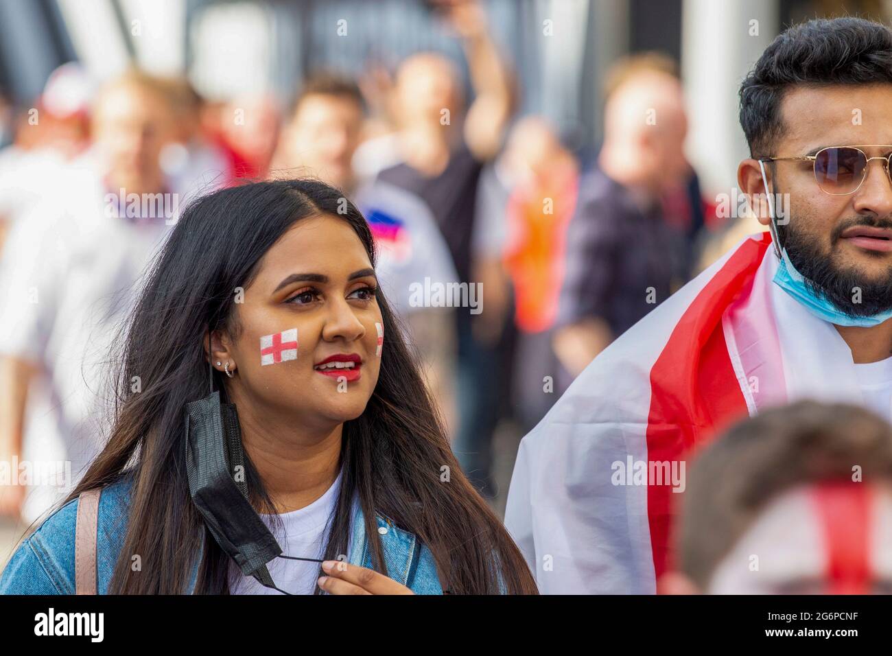 Londra, Regno Unito. 07 luglio 2021. Un fan con la vernice arriva al Wembley Stadium davanti alla semifinale inglese e danese UEFA Euro 2020. (Foto di Dave Rushen/SOPA Images/Sipa USA) Credit: Sipa USA/Alamy Live News Foto Stock