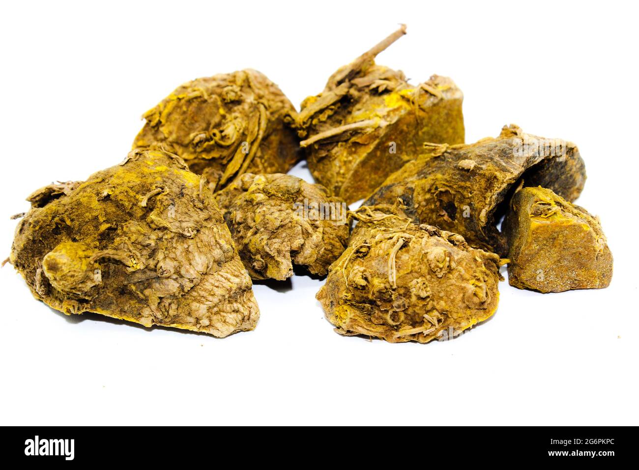 Essiccata la curcuma isolati su sfondo bianco Foto Stock