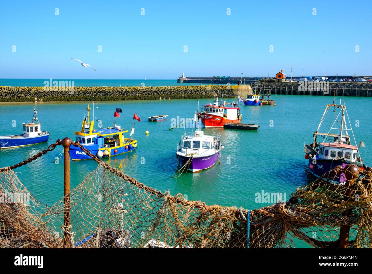 Barche da pesca, Folkestone Harbour, Kent, Regno Unito Foto Stock