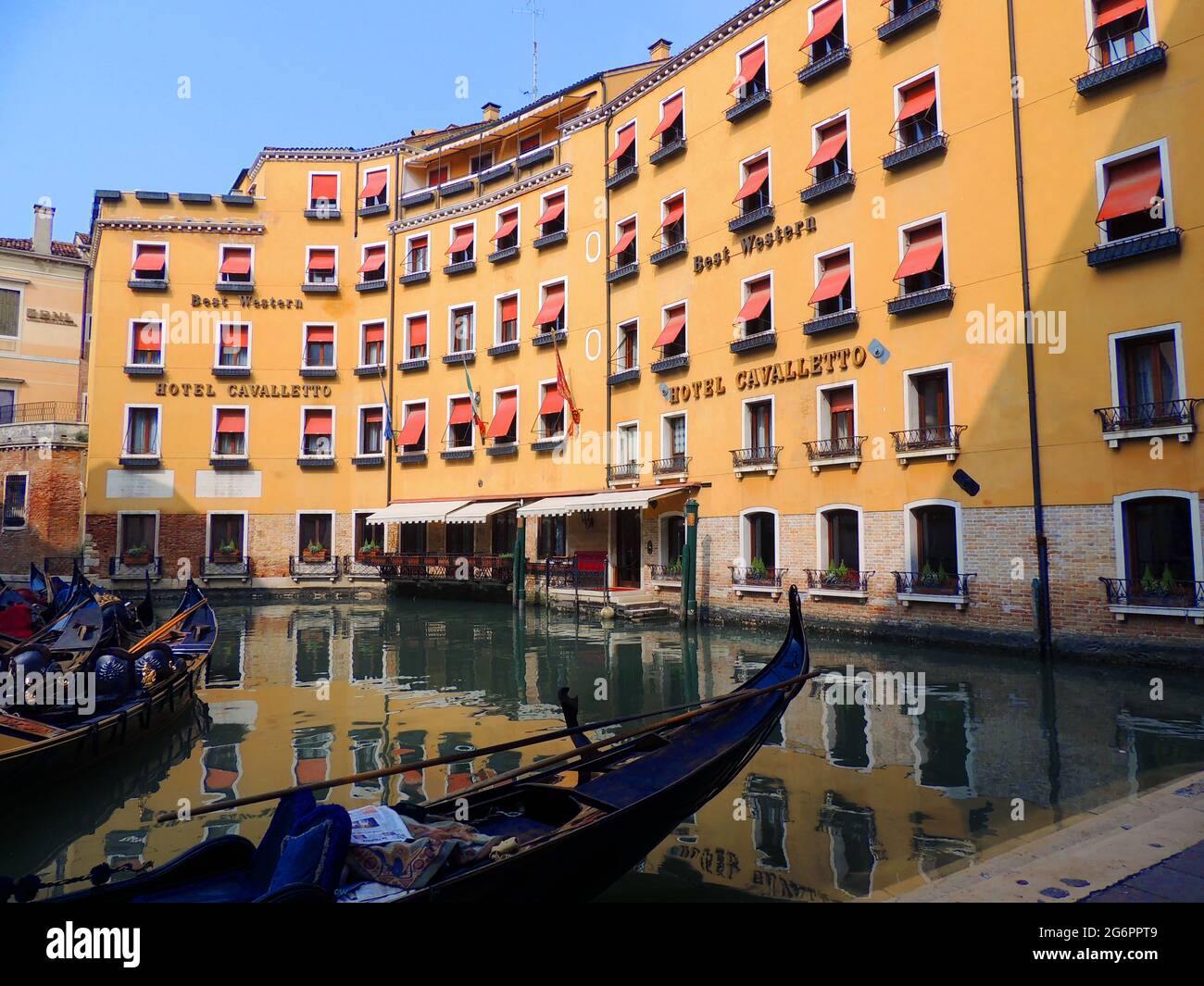 Un parcheggio in gondola dietro il Best Western Hotel cavalletto, Venezia, Italia (foto scattata 2014).jpg - 2G6PNW Foto Stock