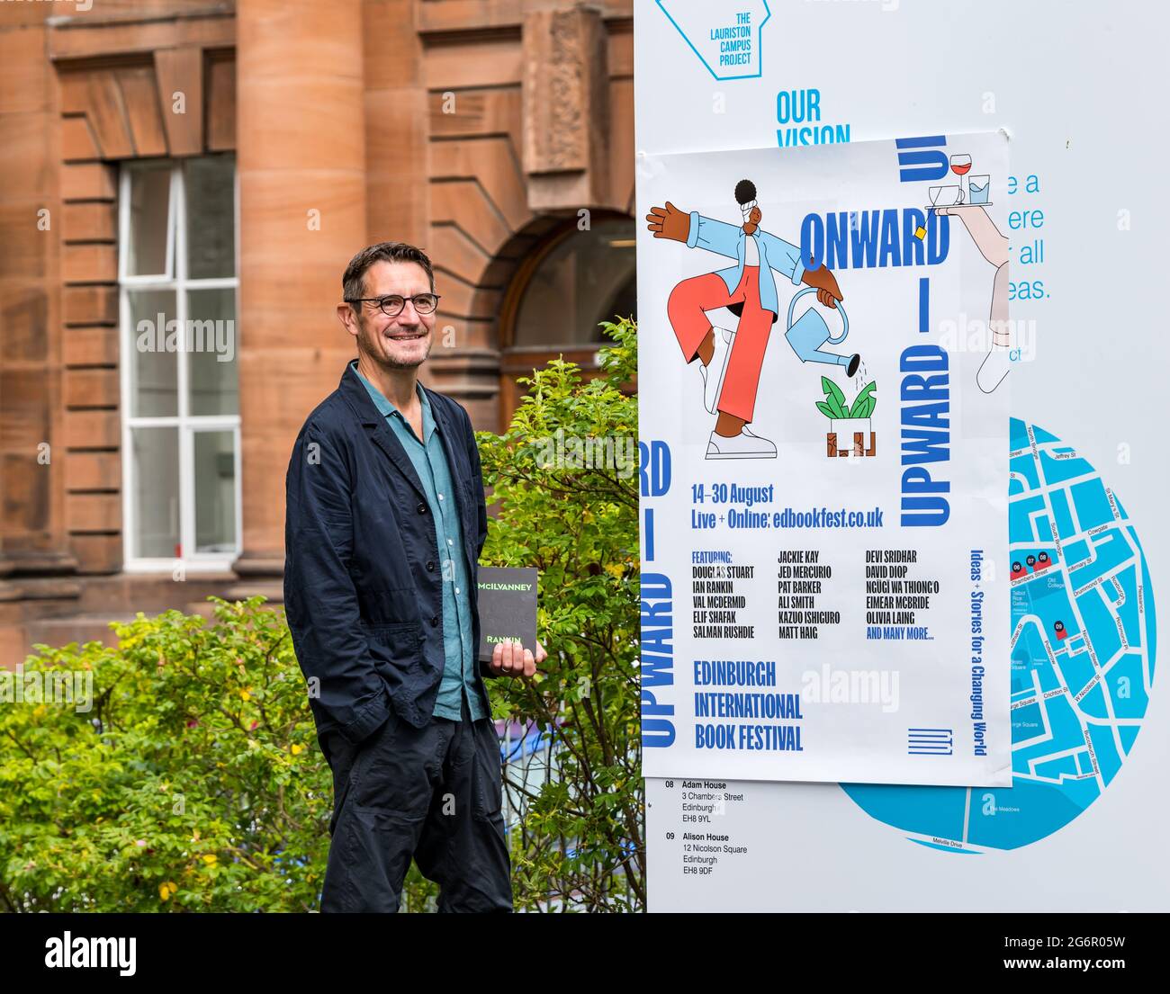 Nick Barley Edinburgh International Book Festival Director al lancio del programma, luglio 2021, Edinburgh College of Art Scotland, UK Foto Stock