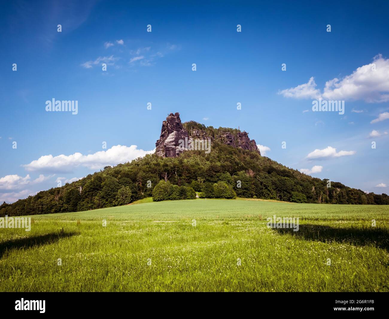 Vista del Lilienstein in Svizzera sassone Foto Stock