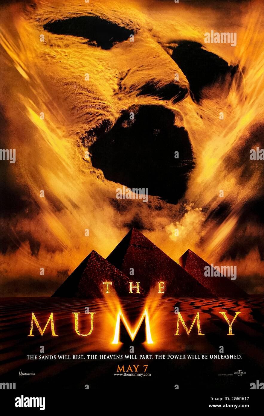 The Mummy (1999) diretto da Stephen Sommers e interpretato da Brendan Fraser, Rachel Weisz e John Hannah. Remake del film del 1932, in cui il cadavere mummificato di un prete egiziano, Imhotep viene accidentalmente riportato in vita. Fotografia di un poster originale del 1999 US Advance ***SOLO PER USO EDITORIALE***. Crediti: BFA / Universal Pictures Foto Stock