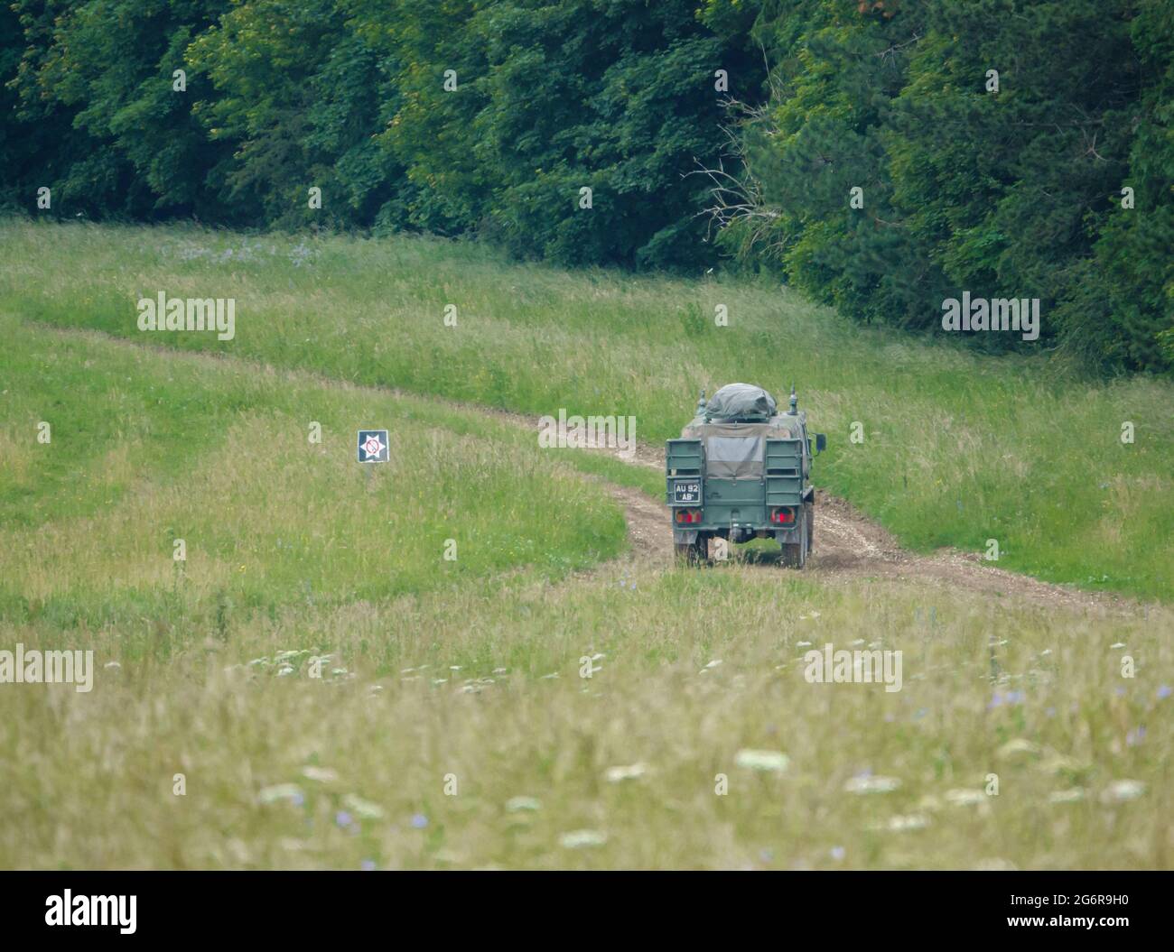 Un esercito britannico Steyr-Daimler-Puch - BAE Systems Pinzgauer ad alta mobilità 6x6 6WD 6 ruote motrici All-Terrain utilities vehicle on manovrs Salisbury Plain Foto Stock