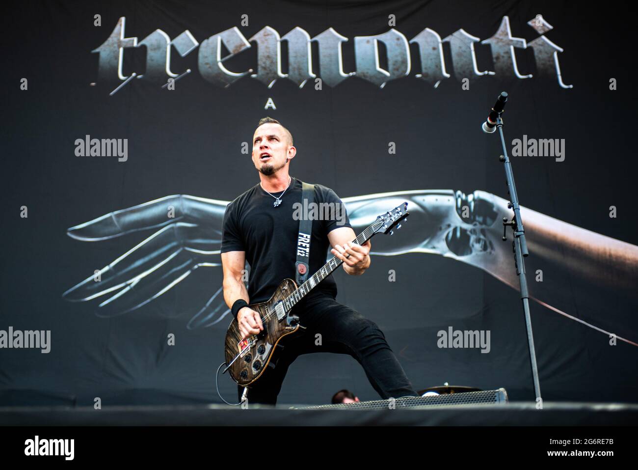 MILANO, MILANO SUMMER FESTIVAL, ITALIA: Il chitarrista, cantante e scrittore americano Mark Tremonti, esibendosi in diretta sul palco del festival estivo di Milano 2018, in occasione del tour mondiale "Legacy of Beast" 2018 di Iron Maiden Foto Stock