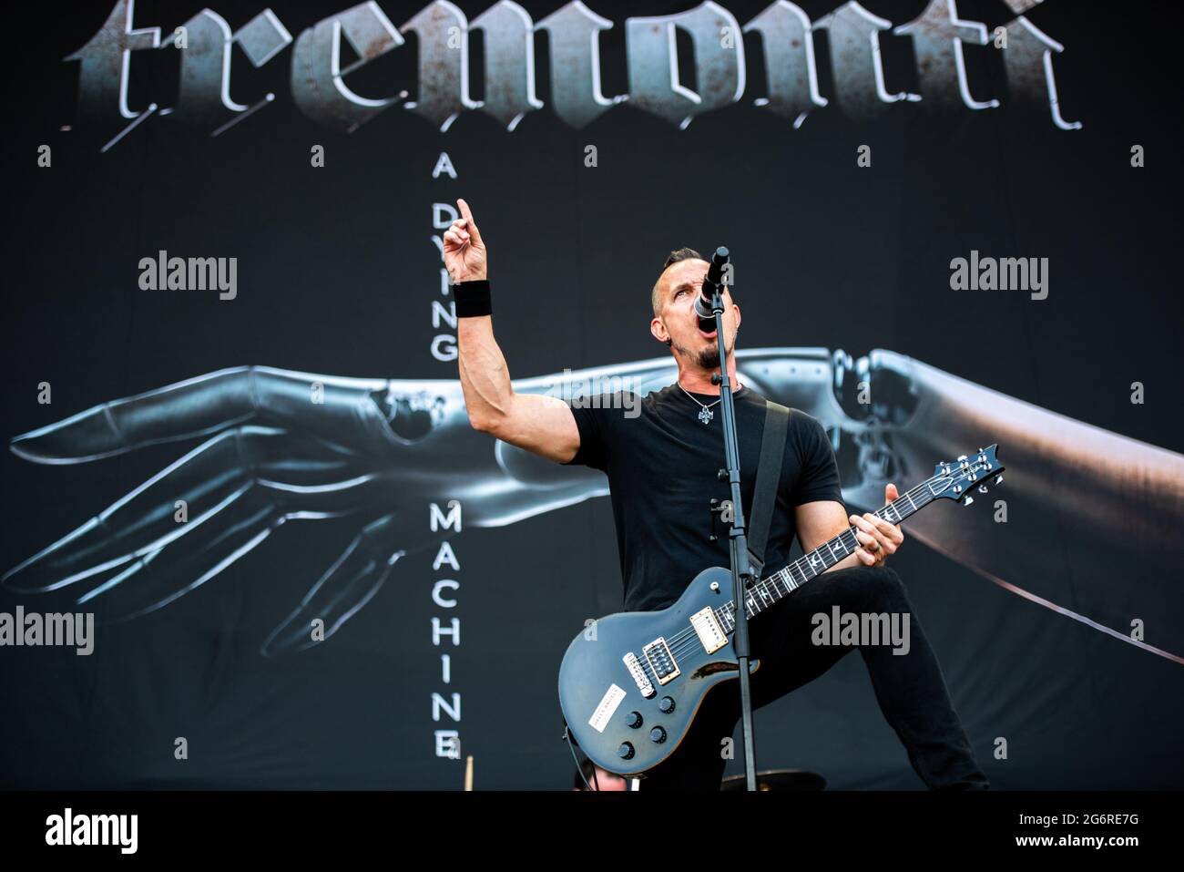 MILANO, MILANO SUMMER FESTIVAL, ITALIA: Il chitarrista, cantante e scrittore americano Mark Tremonti, esibendosi in diretta sul palco del festival estivo di Milano 2018, in occasione del tour mondiale "Legacy of Beast" 2018 di Iron Maiden Foto Stock