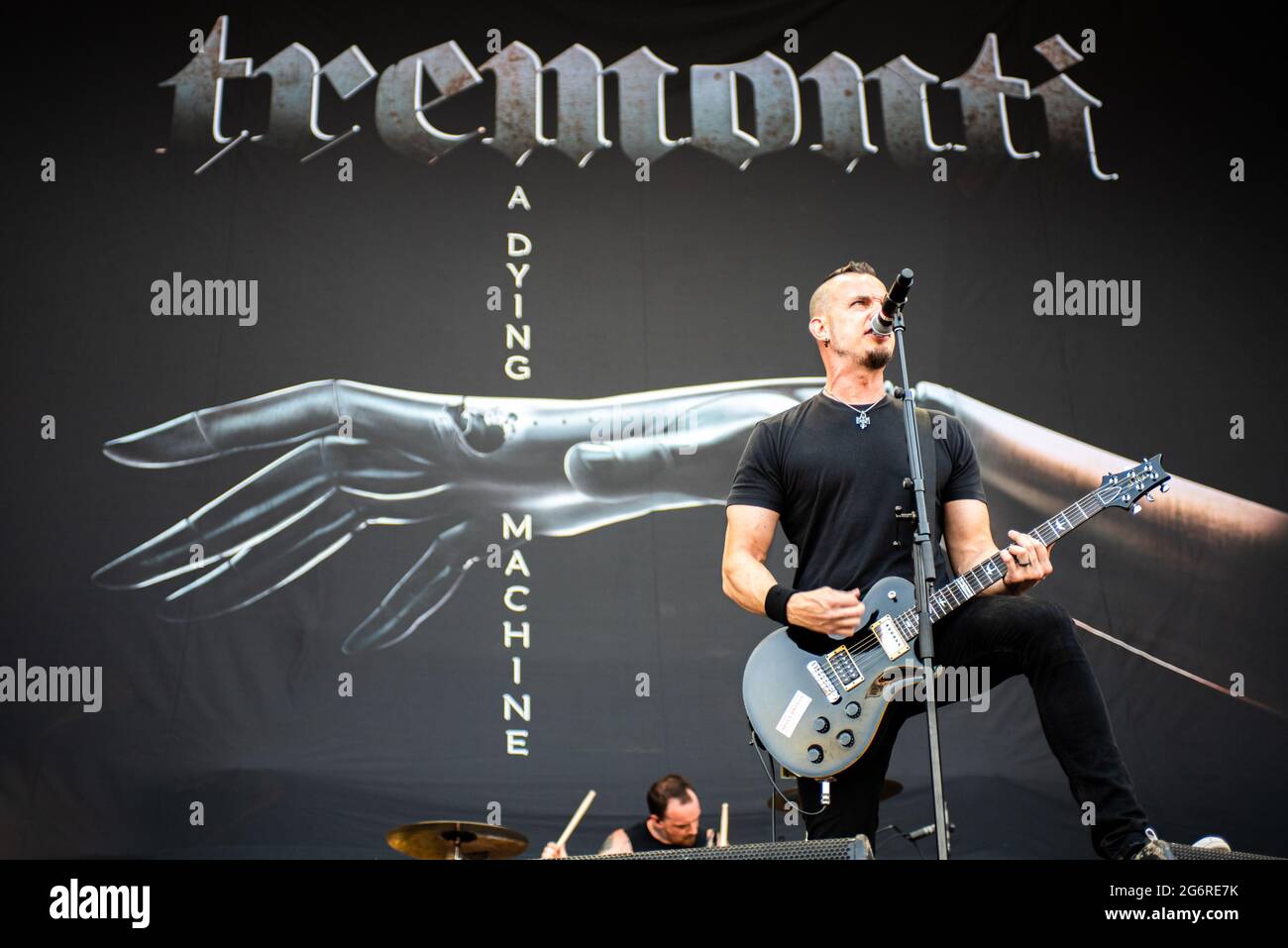 MILANO, MILANO SUMMER FESTIVAL, ITALIA: Il chitarrista, cantante e scrittore americano Mark Tremonti, esibendosi in diretta sul palco del festival estivo di Milano 2018, in occasione del tour mondiale "Legacy of Beast" 2018 di Iron Maiden Foto Stock