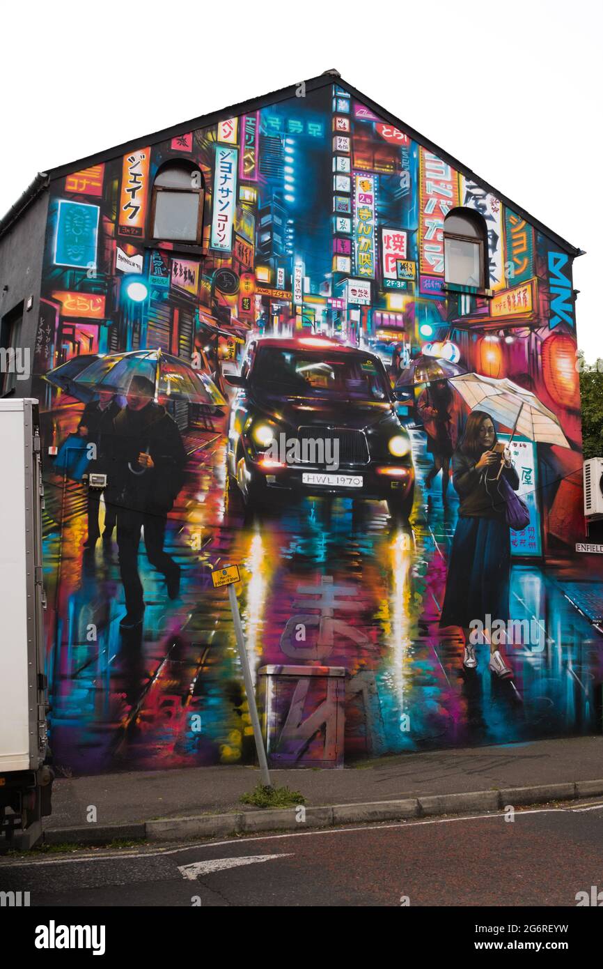 Black taxi murale art di Dan Kitchener su Enfield Street, Belfast 2021 Foto Stock
