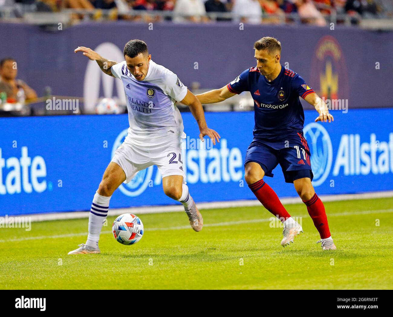 Chicago, USA, 07 luglio 2021. Major League Soccer (MLS) Orlando City SC Kyle Smith (24) combatte per la palla contro il Chicago Fire FC Przemyslaw Frankowski (11) al Soldier Field di Chicago, Illinois, USA. Il fuoco ha vinto 3-1. Credit: Tony Gadomski / All Sport Imaging / Alamy Live News Foto Stock