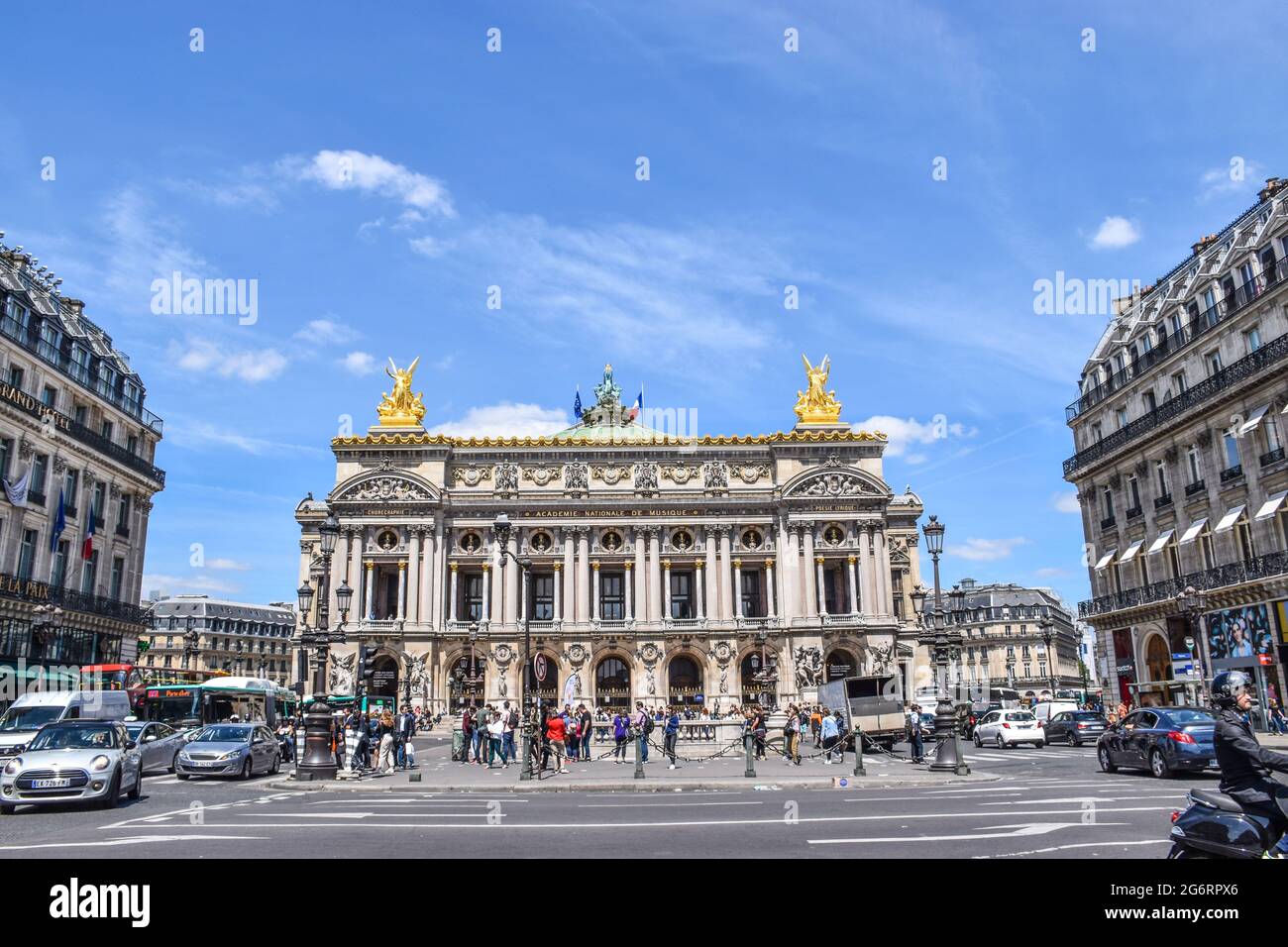 Parigi Opera Garnier visto di fronte Foto Stock