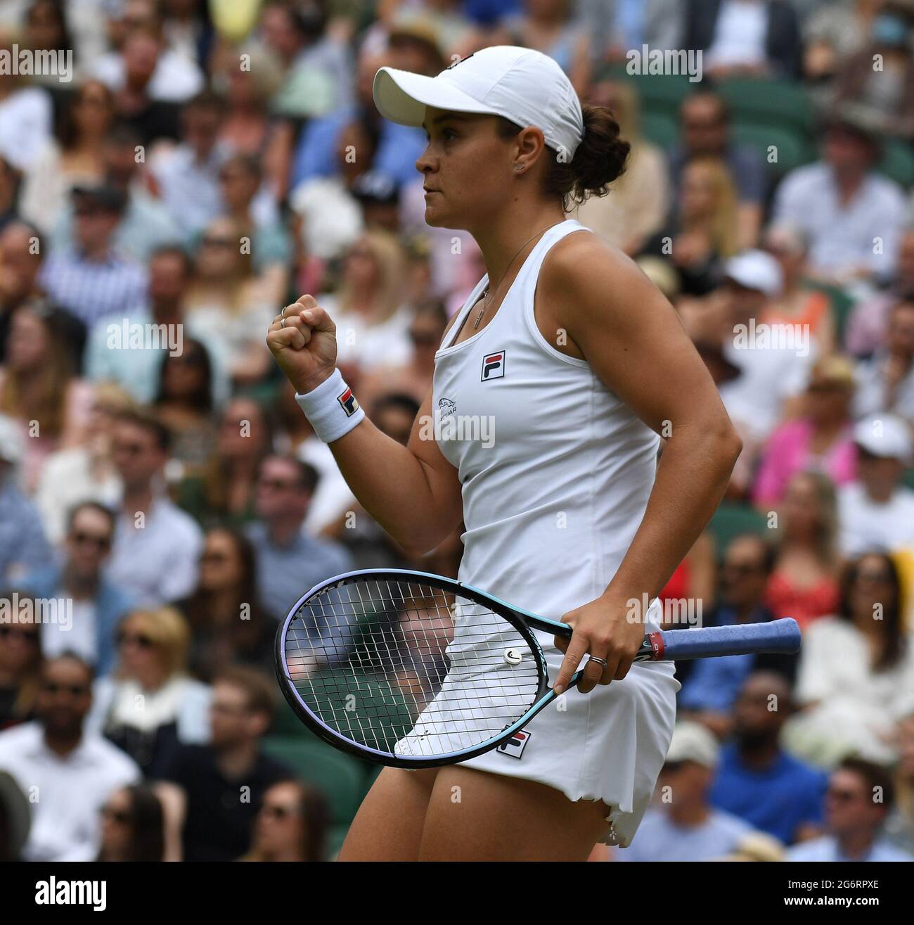 Londra, GBR. 8 luglio 2021. London Wimbledon Championships Day 10 08/07/2021 Ashleigh Barty (AUS)in semifinale contro Angelique Curber (GER) Credit: Roger Parker/Alamy Live News Foto Stock