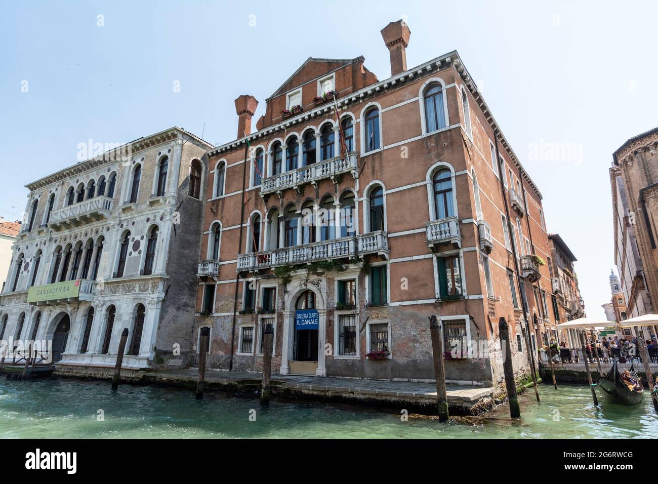 Hotel Galleria sulle rive del Canal grande e a pochi metri dal ponte ligneo dell'Accademia e dalla galleria dell'Accademia Foto Stock