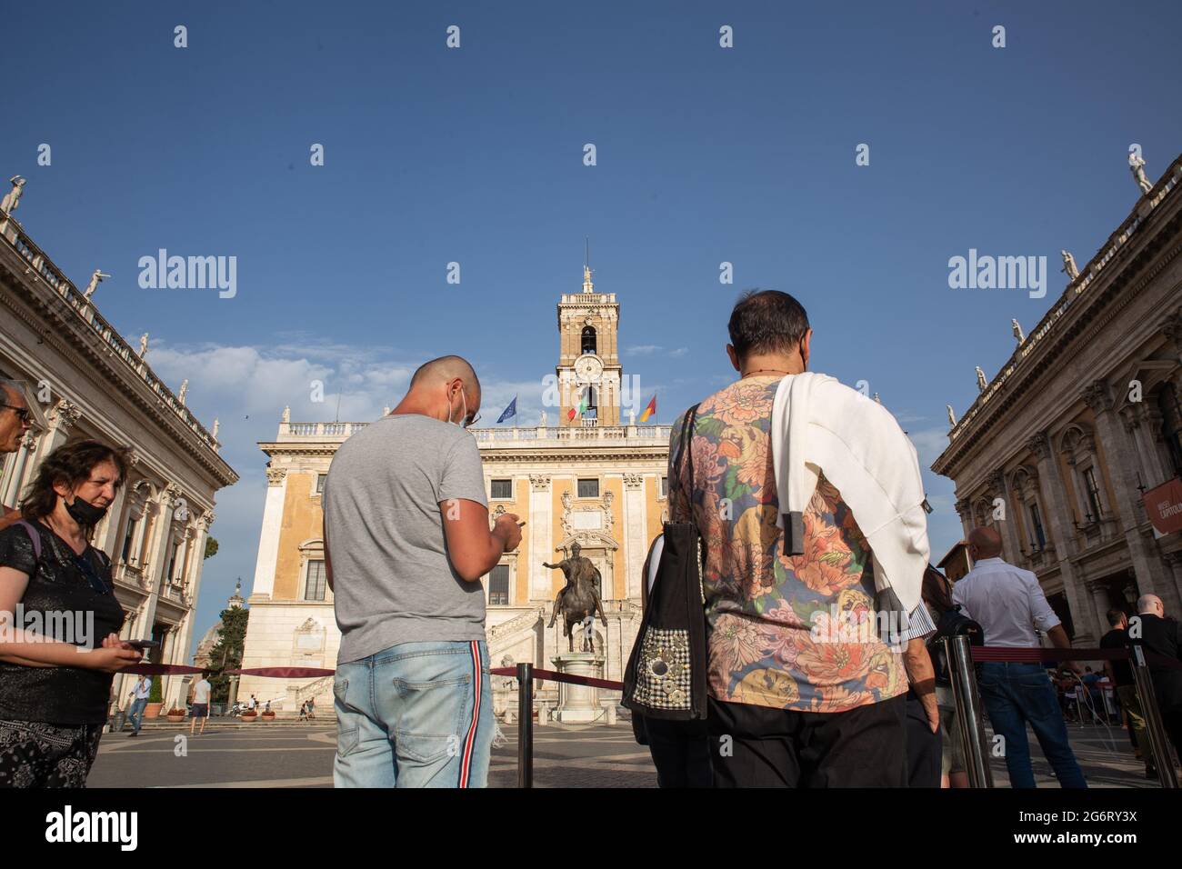 Roma, Italia. 07 luglio 2021. Il 7 luglio 2021 si è schierato per dire Arrivederci a Raffaella Carrà in piazza del Campidoglio a Roma. (Foto di Matteo Nardone/Pacific Press/Sipa USA) Credit: Sipa USA/Alamy Live News Foto Stock