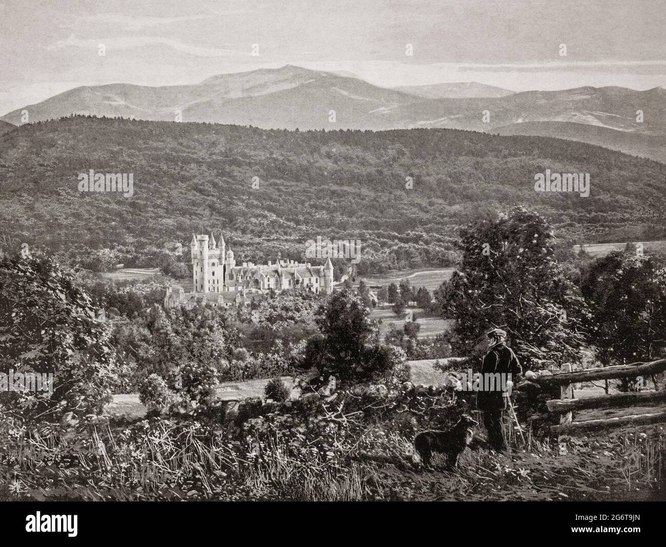 Una vista del tardo 19 ° secolo del Castello Balmoral, una grande casa di proprietà in Royal Deeside, Aberdeenshire, Scozia. Balmoral è stata una delle residenze della famiglia reale britannica dal 1852, quando la proprietà e il suo castello originale sono stati acquistati dalla famiglia Farquharson dal principe Alberto, il marito della regina Victoria. Poco dopo la casa fu trovata troppo piccola e fu commissionato l'attuale Castello Balmoral. L'architetto fu William Smith di Aberdeen, e i suoi disegni furono modificati dal principe Alberto. Balmoral rimane di proprietà privata della Regina e non fa parte della Crown Estate. Foto Stock