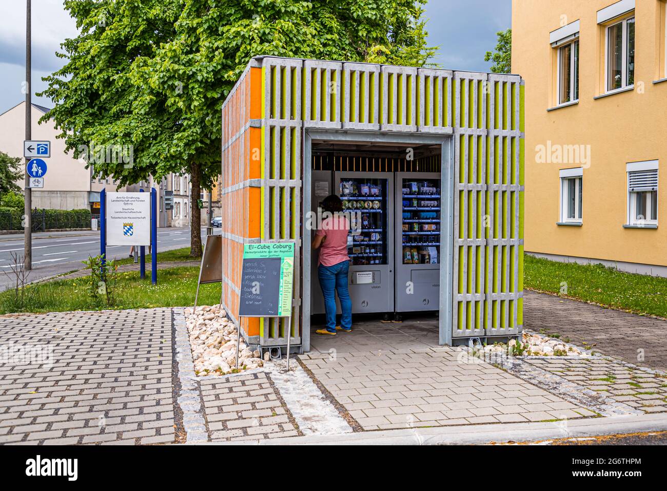 Distributore automatico di alimenti freschi nel centro della città di Coburg, Germania Foto Stock