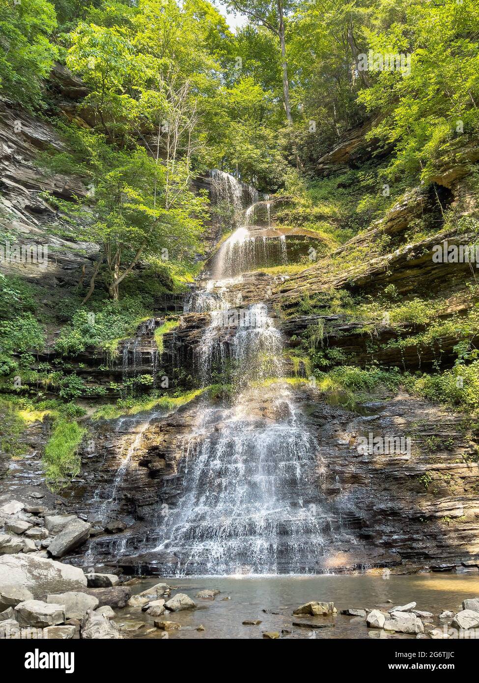 Cascading Cathedral Falls nel Hawk's Nest state Park nella West Virginia, Stati Uniti Foto Stock