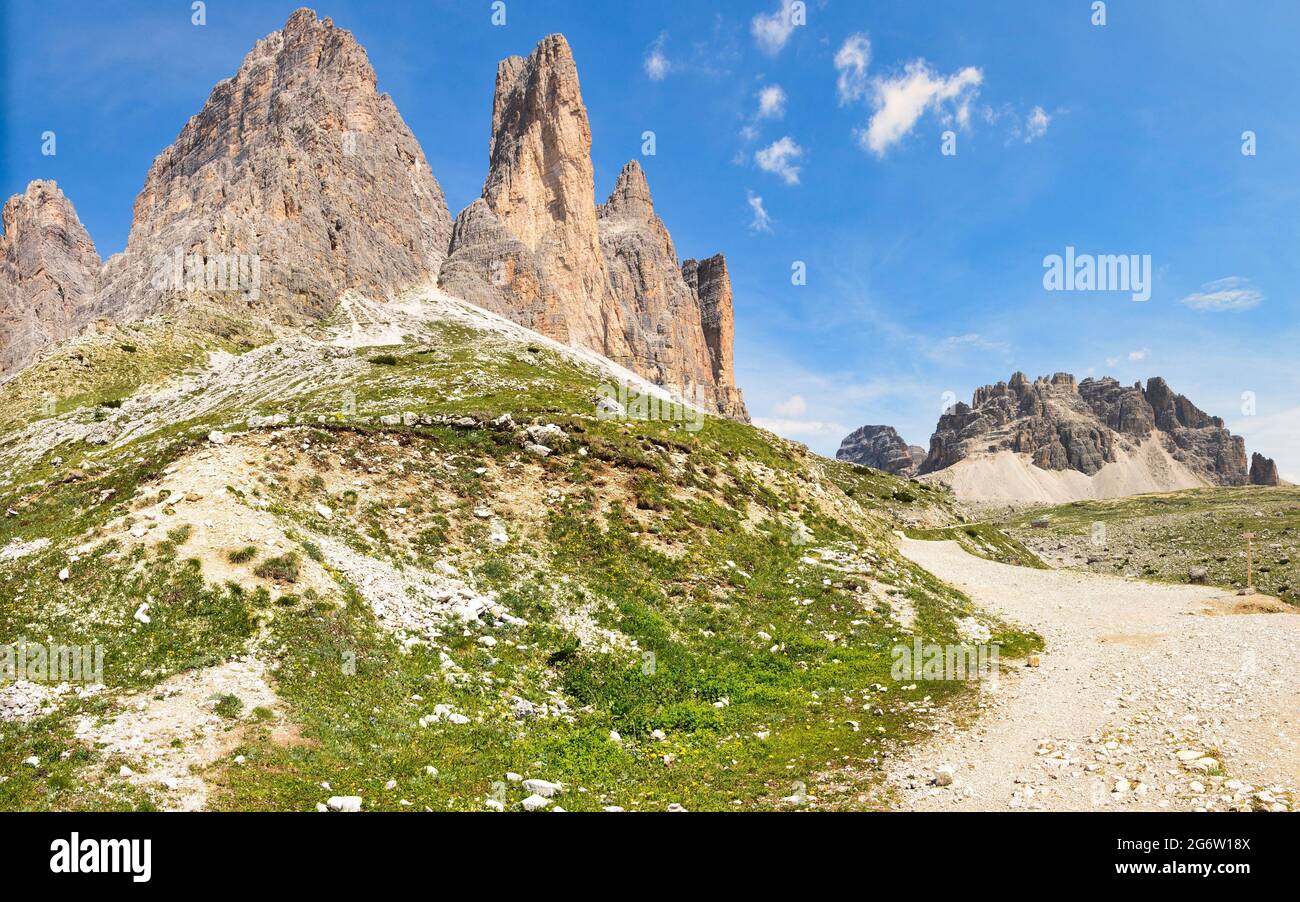 tre cime nelle dolomiti, fantastico mondo montano in tirolo, sentiero escursionistico in montagna. Cortina d'Ampezzo, misurina Foto Stock