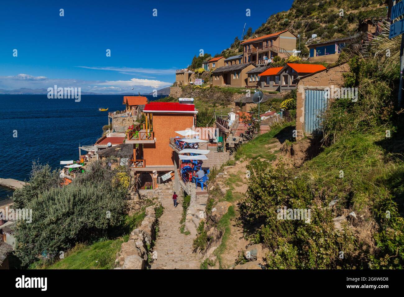 ISLA DEL Sol, BOLIVIA - 12 MAGGIO 2015: Villaggio Yumani su Isla del Sol (Isola del Sole) nel lago Titicaca, Bolivia Foto Stock