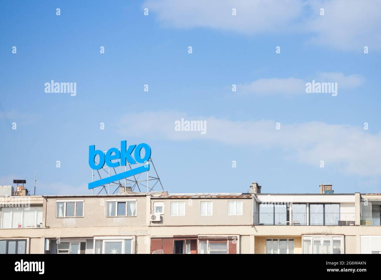 Immagine di un segno di Beko a Belgrado, Serbia. BEKO è un marchio turco di elettrodomestici ed elettronica di consumo del gruppo Arcelik e della holding K. Foto Stock