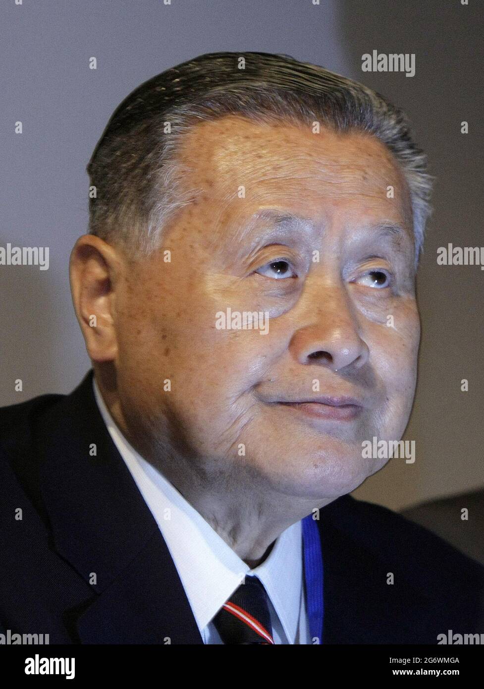 File photo datato 13-05-2009 del Giappone Yoshiro Mori parla ai media durante la gara di Rugby Union World Cup 2015/2019 al Royal College of Physicians of Ireland, a Dublino. Data di emissione: Venerdì 9 luglio 2021. Foto Stock