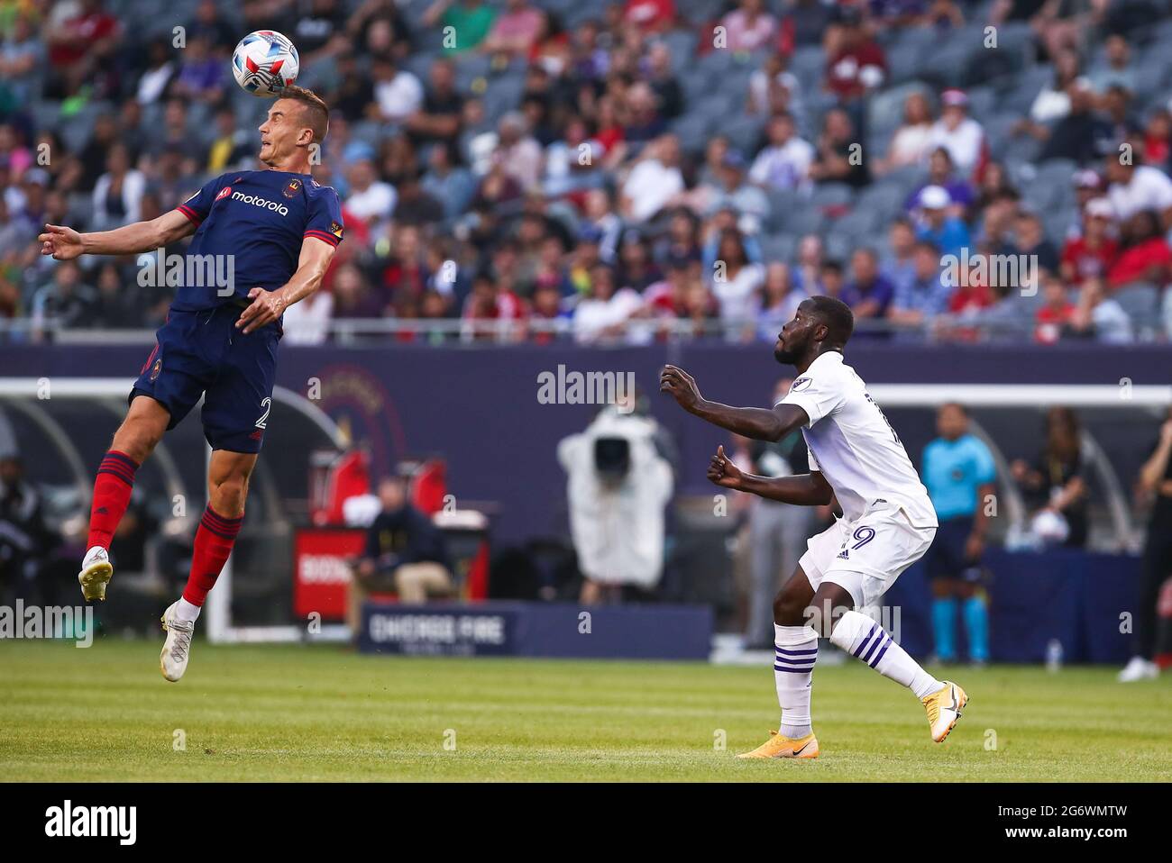 Chicago Fire difensore Boris Sekulic (2) salta per la palla durante una partita MLS contro l'Orlando City SC a Soldier Field, mercoledì 7 luglio 2021, i Foto Stock