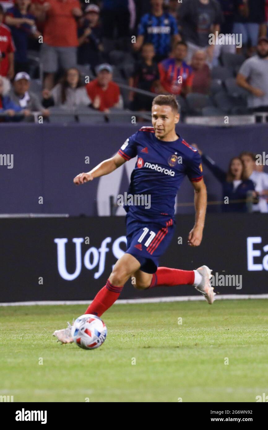 Il centrocampista del Chicago Fire Przemyslaw Frankowski (11) dribble la palla durante una partita MLS contro l'Orlando City SC al Soldier Field, mercoledì, luglio Foto Stock