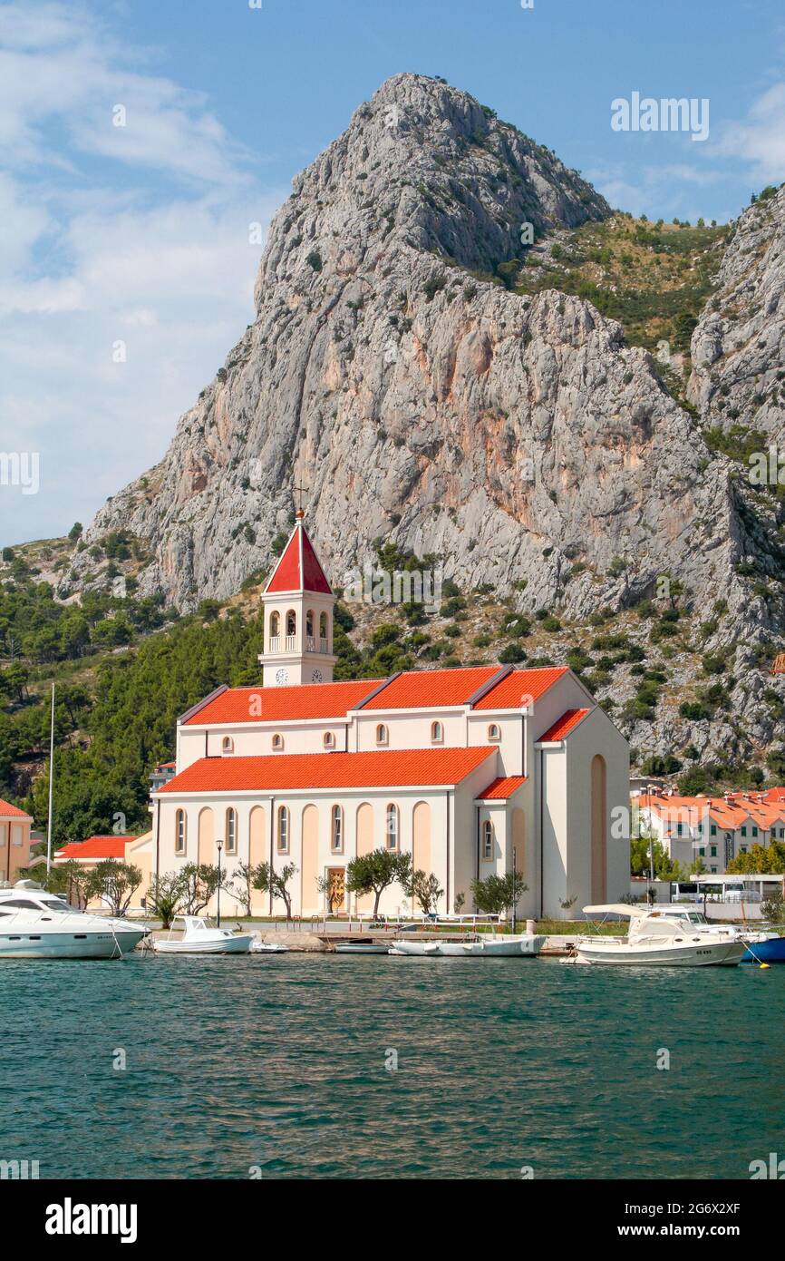 La chiesa di San Petra - Priko a Omis, Croazia Foto Stock