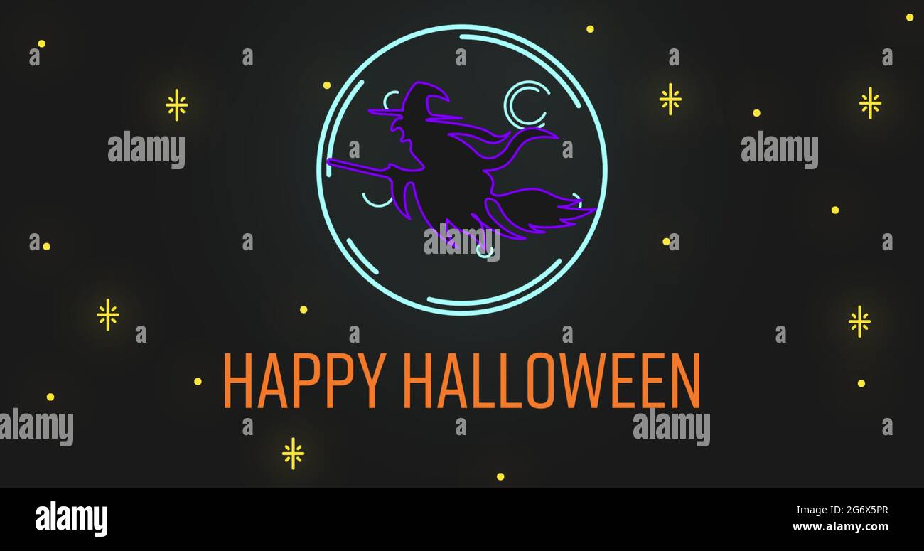 Happy testo di Halloween e strega volante su scopa su sfondo nero Foto Stock