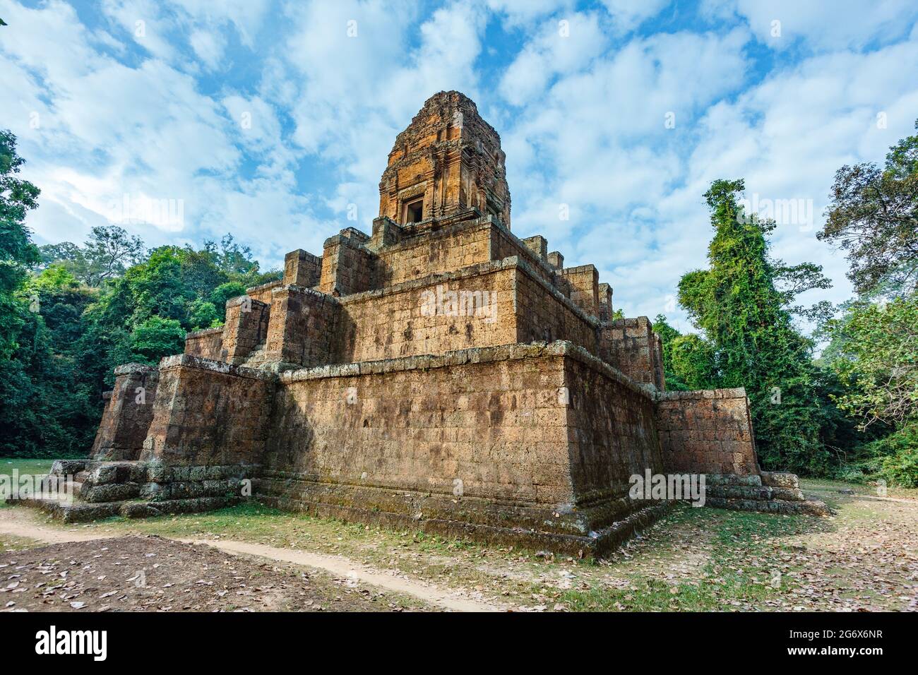 Il tempio di Baksei Chamkrong è un piccolo tempio indù situato nel complesso di Angkor, nella provincia di Siem Reap, in Cambogia, in Asia Foto Stock