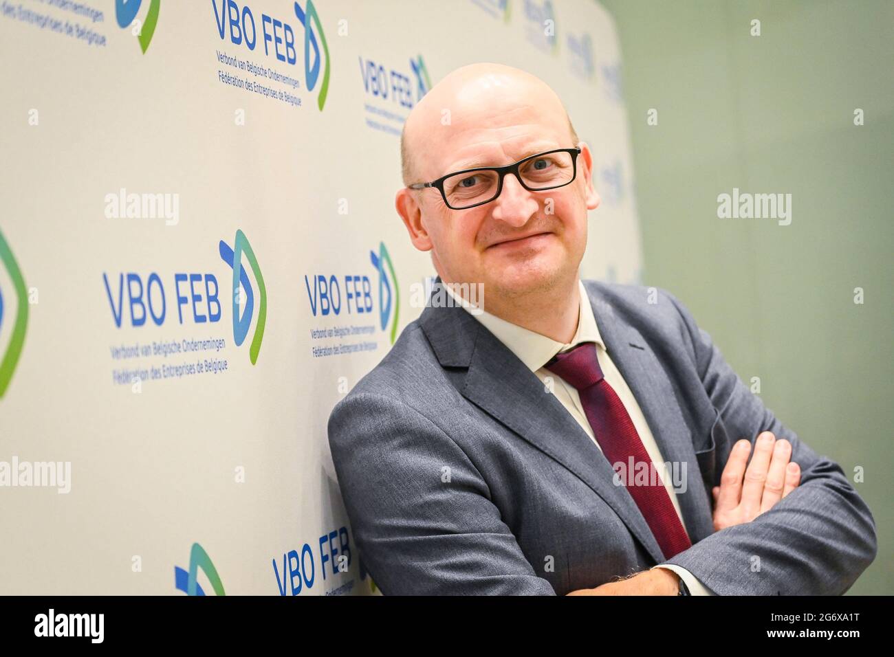 FEBBRAIO-VBO capo economista Edward Roosens pone per il fotografo alla conferenza stampa biennale della VBO-FEB (Federazione delle imprese a Belgi Foto Stock