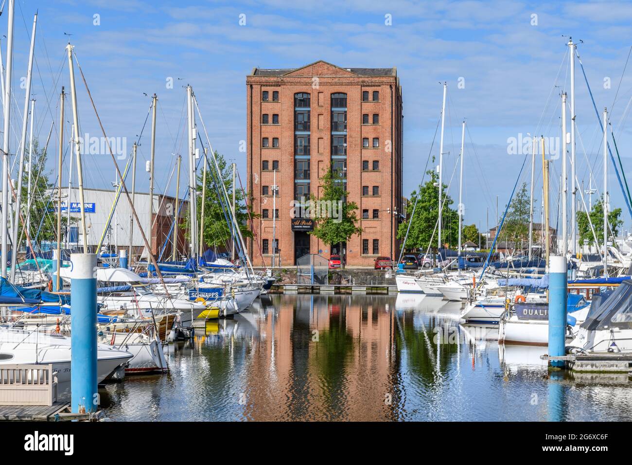 Hull Waterside e Marina per imbarcazioni da diporto e yacht. Aperto nel 1983 su quello che era Railway Dock e Humber Dock. Foto Stock