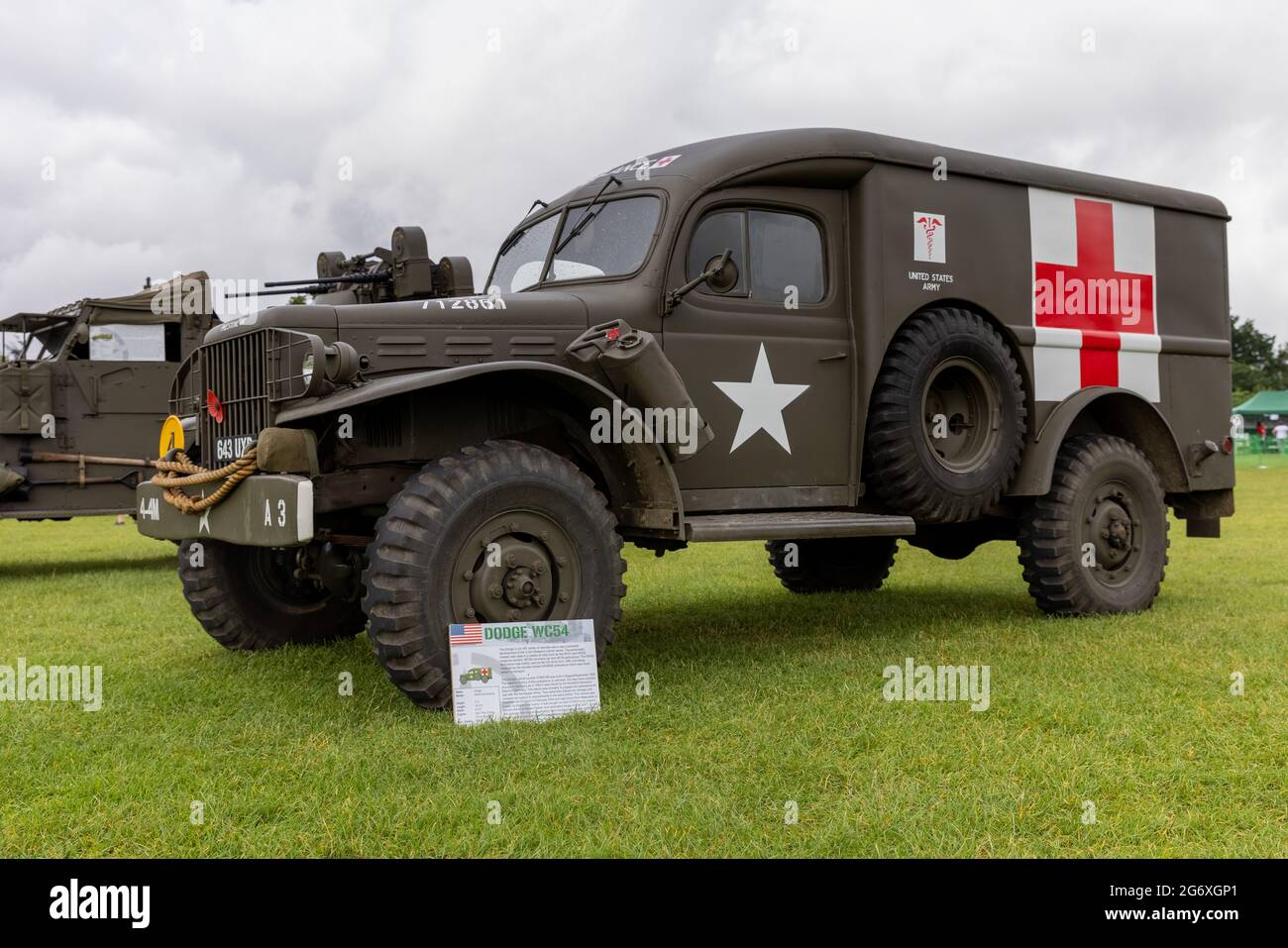 Dodge WC-54 ambulanza in mostra al Shuttleworth militare Airshow il 4 luglio 2021 Foto Stock