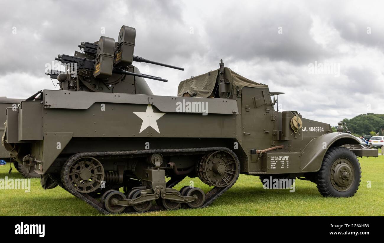 M3 mezzo-track armored personnel Carrier in esposizione statica al Shuttleworth Military Airshow il 4 luglio 2021 Foto Stock