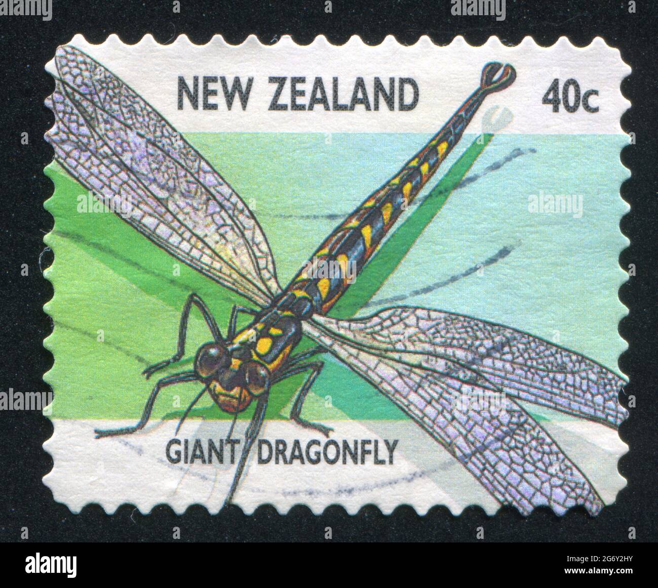 Nuova Zelanda - circa 1997: timbro stampato dalla Nuova Zelanda, mostra Creepy imperfezioni, Giant dragonfly, circa 1997 Foto Stock