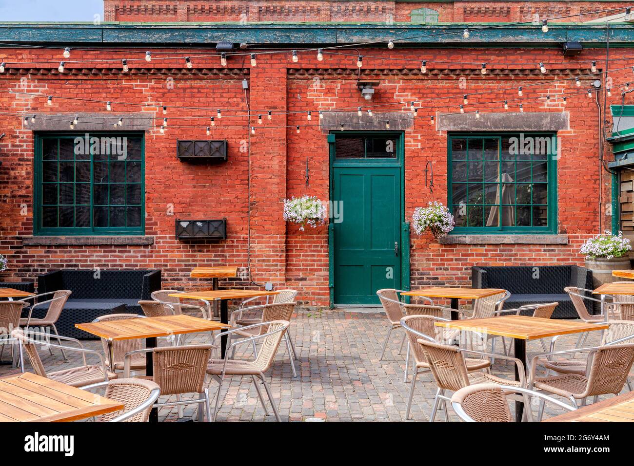 Il Distillery District è un sito storico nazionale che comprende caffè, ristoranti, negozi e gallerie d'arte. Foto Stock