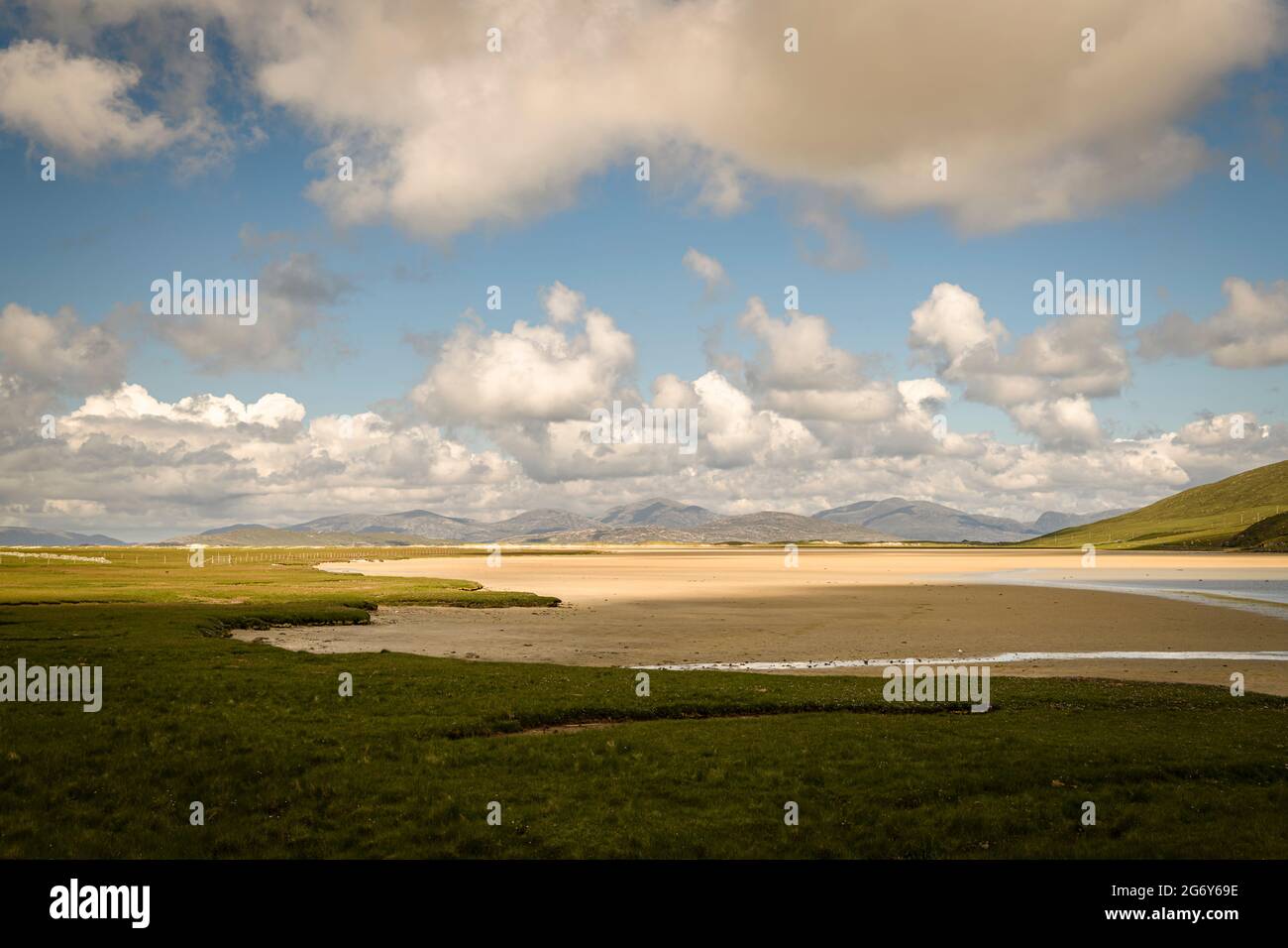 Un'estate soleggiata 3 foto HDR di una deserta Northton Beach, Traigh An Taoibh Thuath, sull'isola di Harris, Western Isles, Scozia. 20 giugno 2021 Foto Stock
